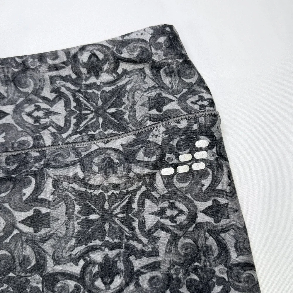 BCG Shorts Women's Black Gray L‎ Performance Stretch Patterned Raw Hem